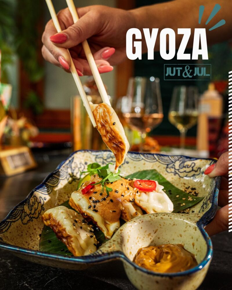 🥟 Deze wil je écht niet overslaan... 👀 Onze gyoza's...